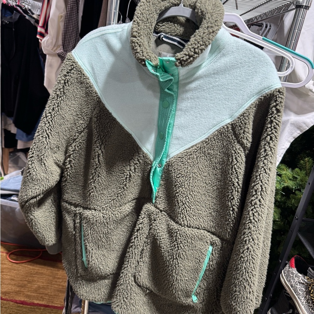 Cozy Two-Tone Fleece Jacket (fall to rise fleece quarter snap, by Free People)